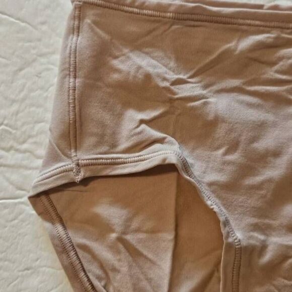 SKIMS PANTY NWT - Picture 2 of 7